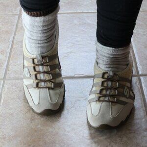 Skechers women's walking shoes. Size 9.5. New.